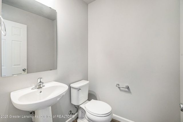 1030 Woodridge Drive, St. Johns, MI 48879