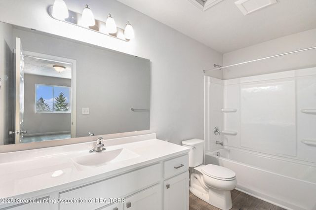 1030 Woodridge Drive, St. Johns, MI 48879