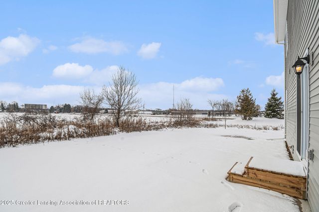 1030 Woodridge Drive, St. Johns, MI 48879