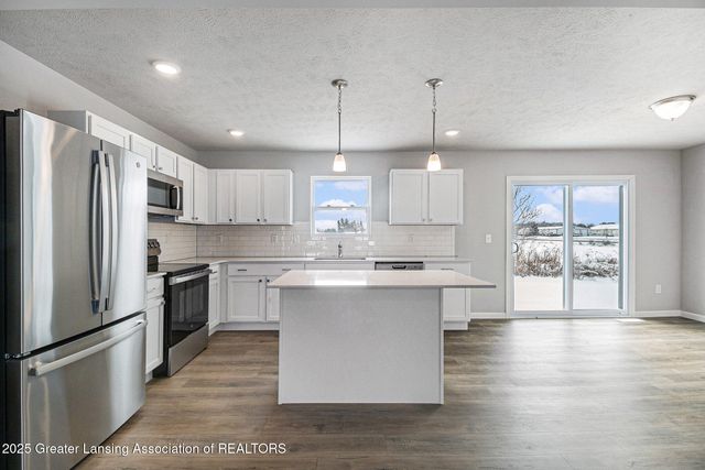 1030 Woodridge Drive, St. Johns, MI 48879