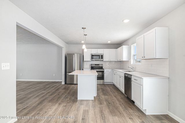 1030 Woodridge Drive, St. Johns, MI 48879