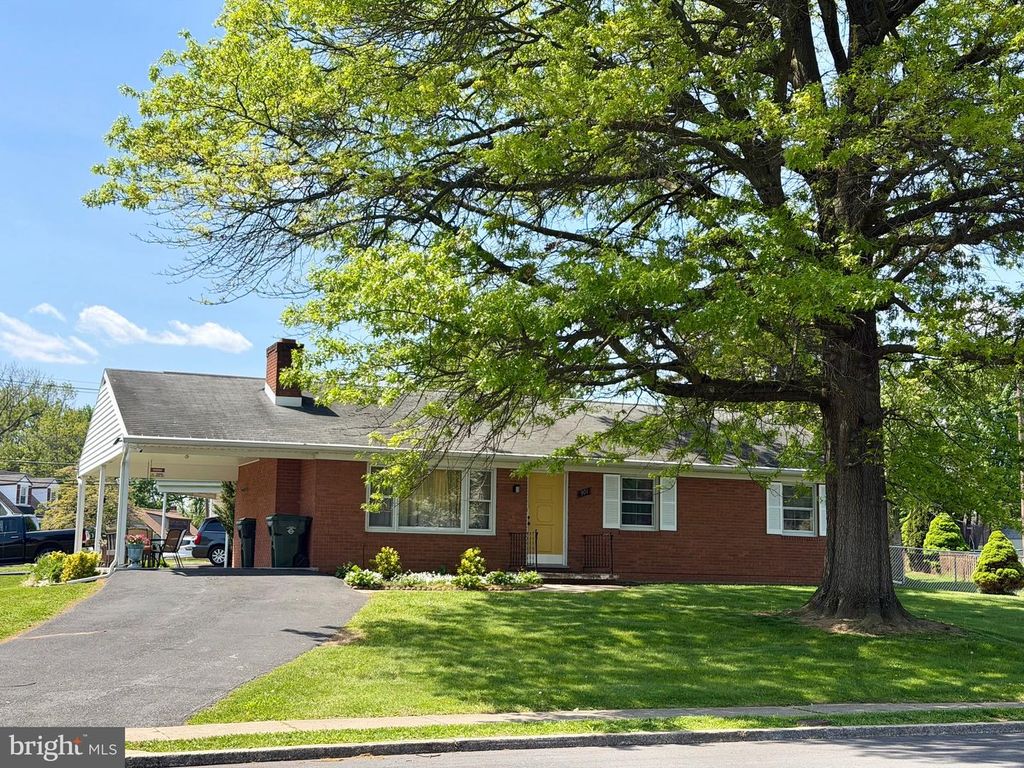 Image 1 of property listing at 901 NOLAND DR, Hagerstown, MD 21740