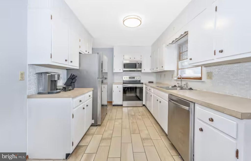 Image 10 of property listing at 901 NOLAND DR, Hagerstown, MD 21740