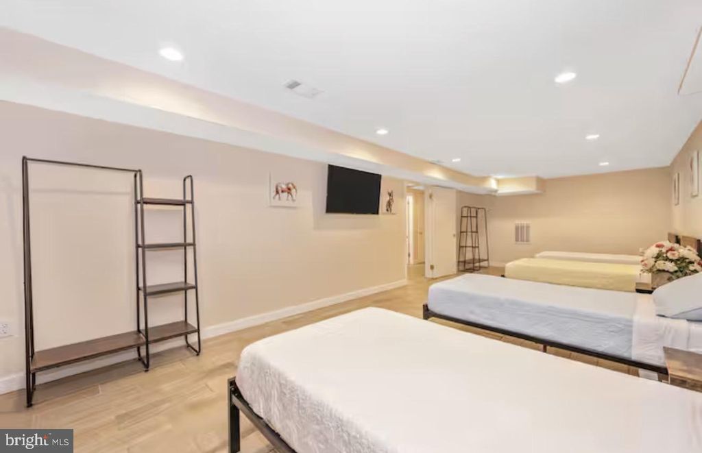 Image 25 of property listing at 901 NOLAND DR, Hagerstown, MD 21740