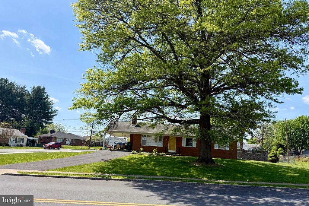 Image 35 of property listing at 901 NOLAND DR, Hagerstown, MD 21740