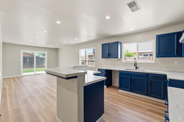 3709 Harris Road, Bakersfield, CA 93313