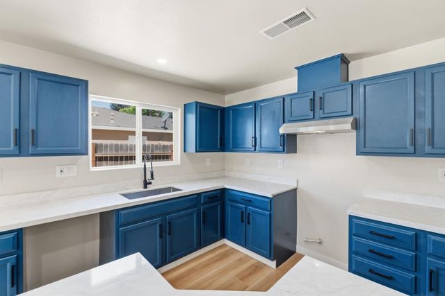 3709 Harris Road, Bakersfield, CA 93313