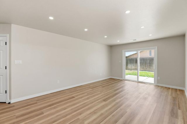 3709 Harris Road, Bakersfield, CA 93313