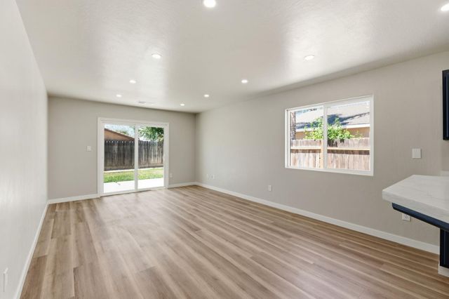 3709 Harris Road, Bakersfield, CA 93313