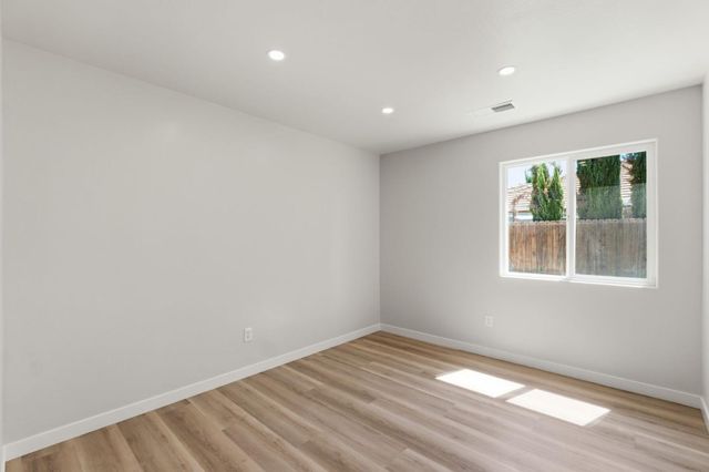 3709 Harris Road, Bakersfield, CA 93313