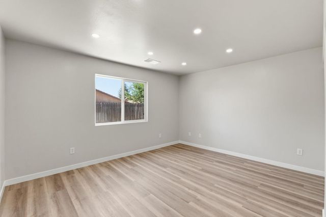 3709 Harris Road, Bakersfield, CA 93313