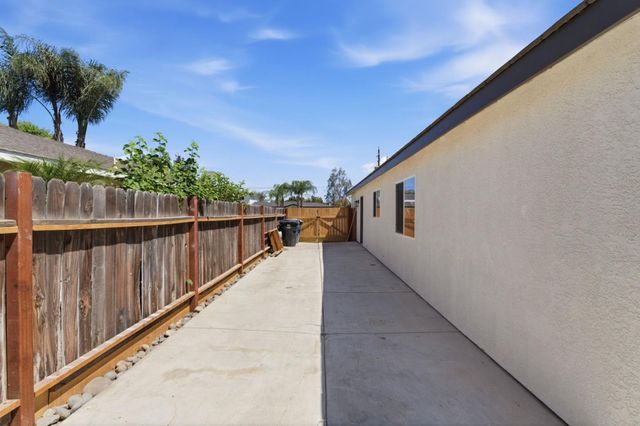 3709 Harris Road, Bakersfield, CA 93313