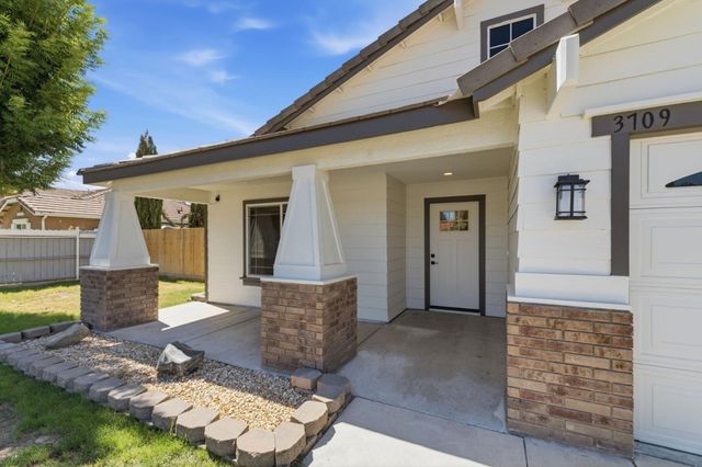 3709 Harris Road, Bakersfield, CA 93313