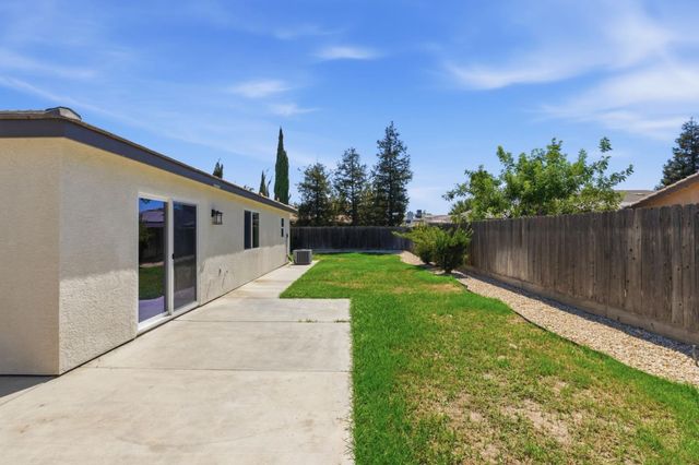 3709 Harris Road, Bakersfield, CA 93313