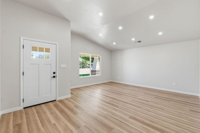 3709 Harris Road, Bakersfield, CA 93313