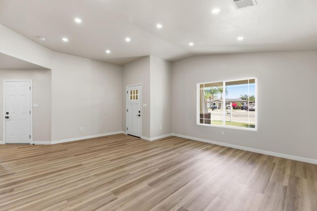 3709 Harris Road, Bakersfield, CA 93313