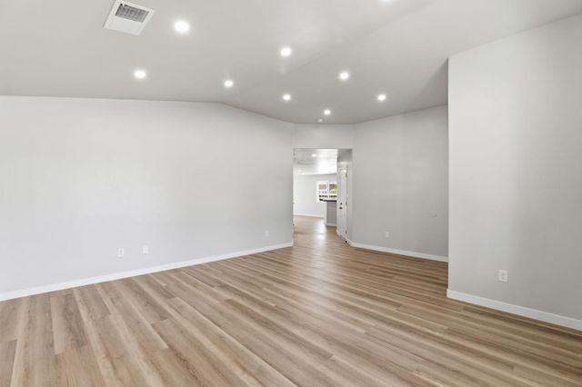 3709 Harris Road, Bakersfield, CA 93313