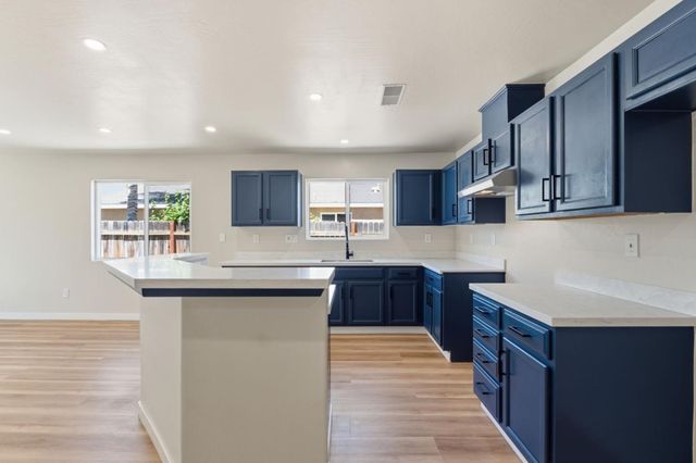3709 Harris Road, Bakersfield, CA 93313