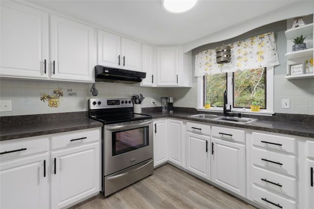 1034 Stafford Road, Tiverton, RI 02878