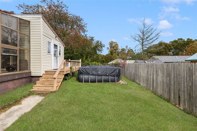 1034 Stafford Road, Tiverton, RI 02878