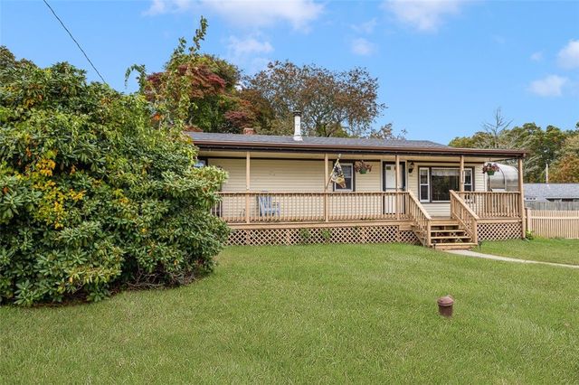 1034 Stafford Road, Tiverton, RI 02878