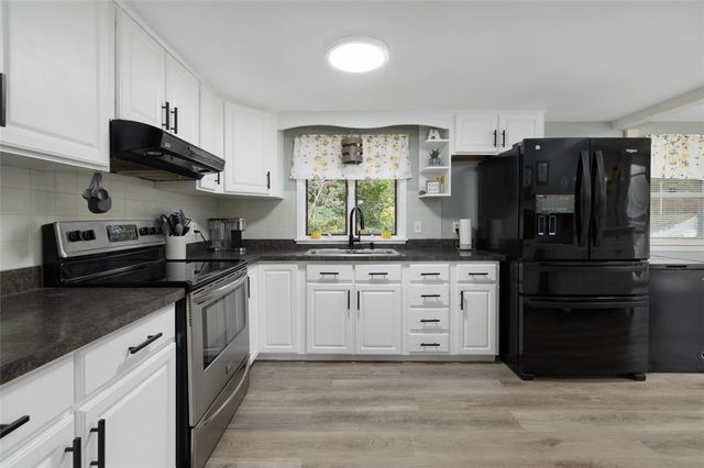 1034 Stafford Road, Tiverton, RI 02878