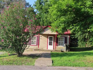 910 17th Ave, E, Springfield, TN 37172