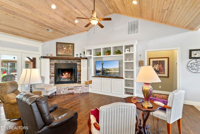 2001 Beals Chapel Rd, Lenoir City, TN 37772