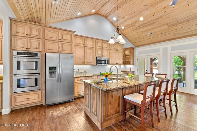 2001 Beals Chapel Rd, Lenoir City, TN 37772