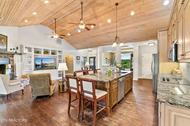 2001 Beals Chapel Rd, Lenoir City, TN 37772