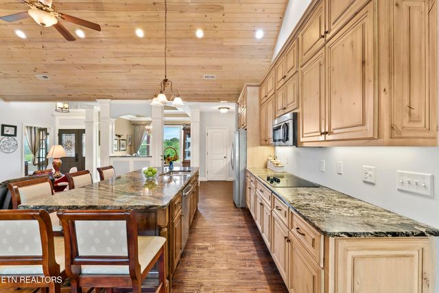 2001 Beals Chapel Rd, Lenoir City, TN 37772