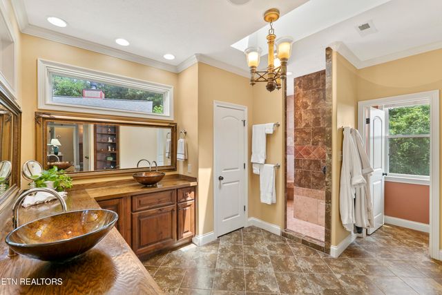 2001 Beals Chapel Rd, Lenoir City, TN 37772