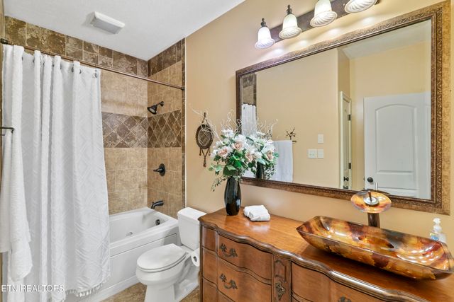 2001 Beals Chapel Rd, Lenoir City, TN 37772