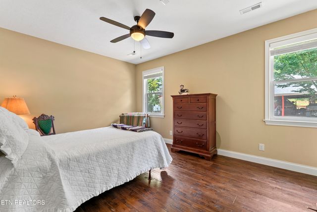 2001 Beals Chapel Rd, Lenoir City, TN 37772