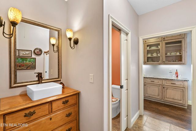 2001 Beals Chapel Rd, Lenoir City, TN 37772