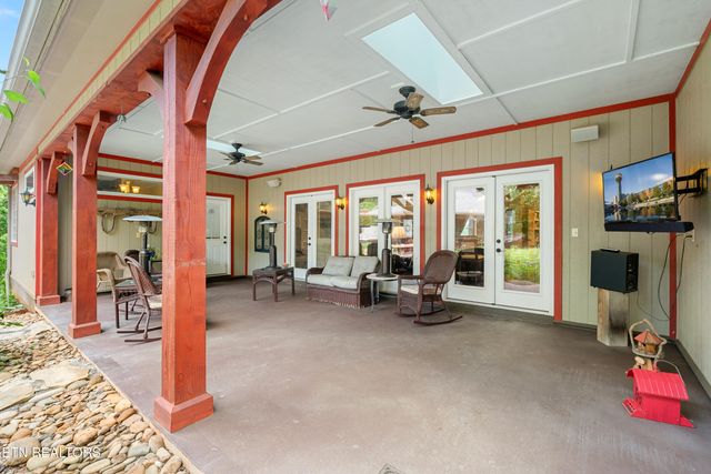 2001 Beals Chapel Rd, Lenoir City, TN 37772