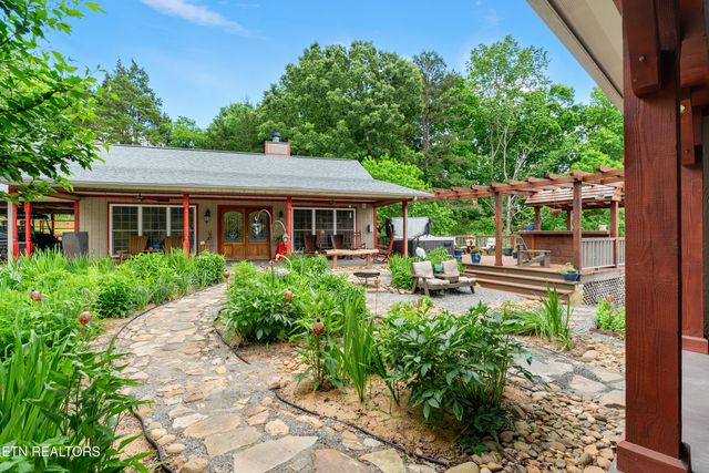 2001 Beals Chapel Rd, Lenoir City, TN 37772