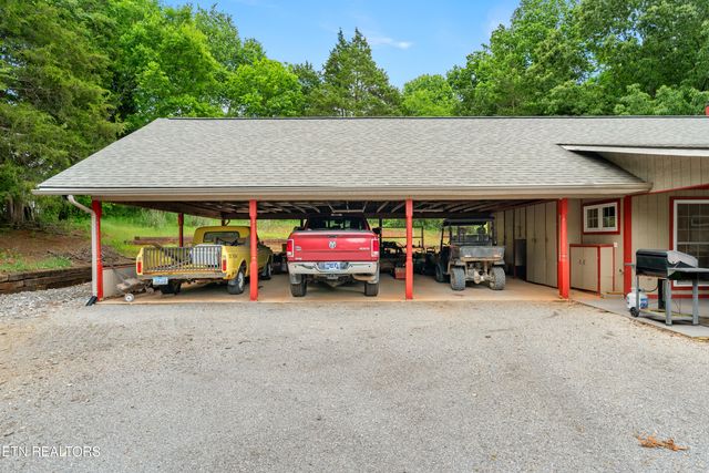 2001 Beals Chapel Rd, Lenoir City, TN 37772