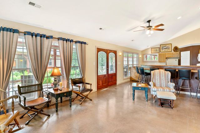 2001 Beals Chapel Rd, Lenoir City, TN 37772