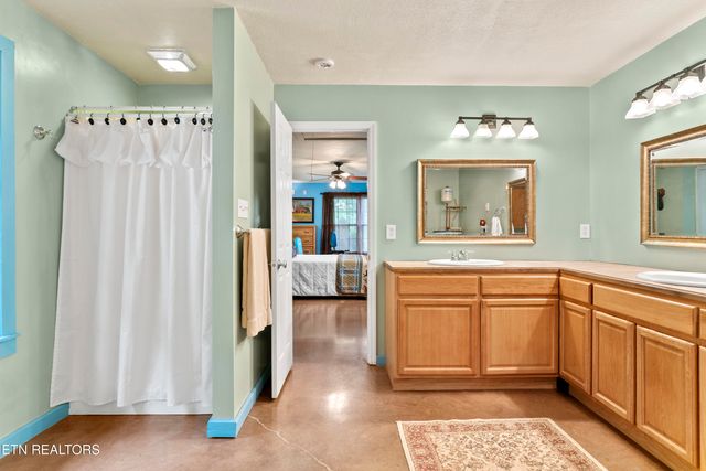 2001 Beals Chapel Rd, Lenoir City, TN 37772