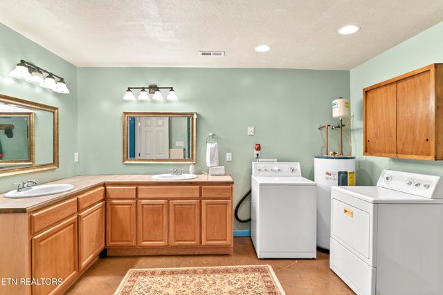 2001 Beals Chapel Rd, Lenoir City, TN 37772