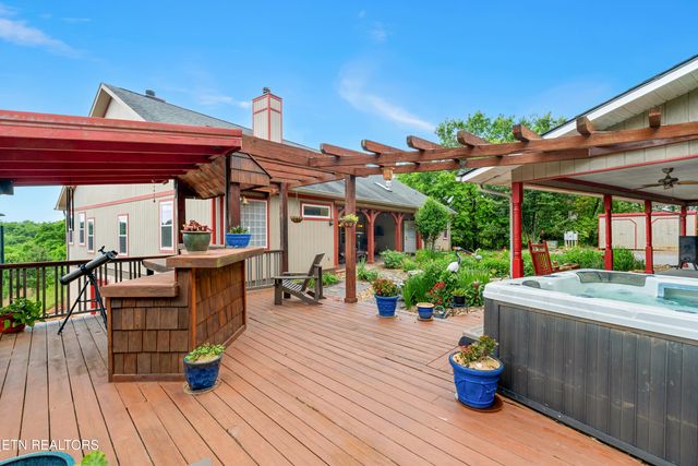 2001 Beals Chapel Rd, Lenoir City, TN 37772