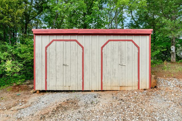 2001 Beals Chapel Rd, Lenoir City, TN 37772