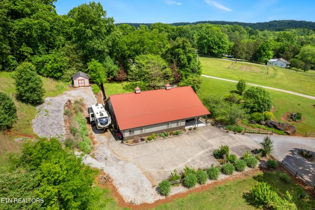 2001 Beals Chapel Rd, Lenoir City, TN 37772
