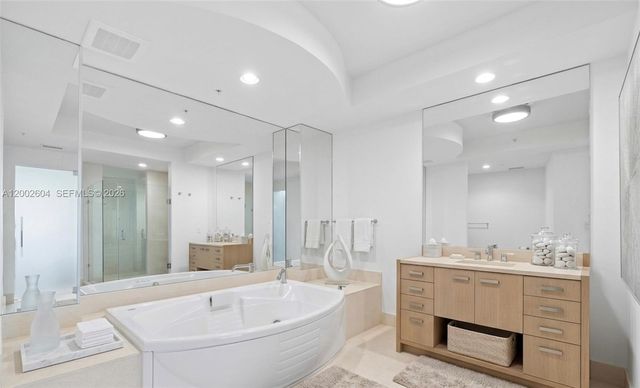 18201 Collins Avenue 709, Sunny Isles Beach, FL 33160