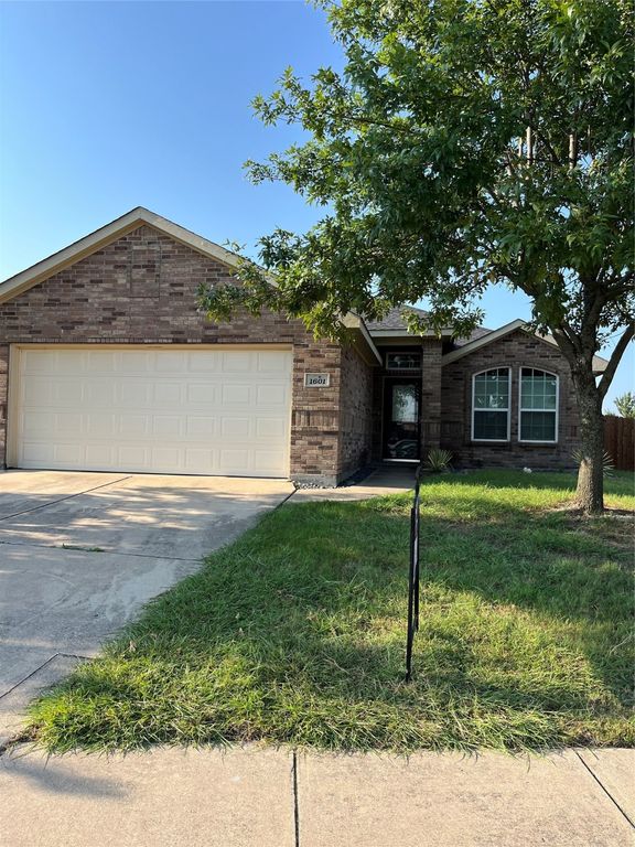 1601 Country Hills, Waxahachie, TX 75165