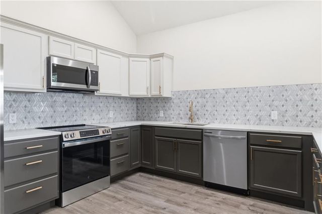 706 Pacific Avenue, Osawatomie, KS 66064