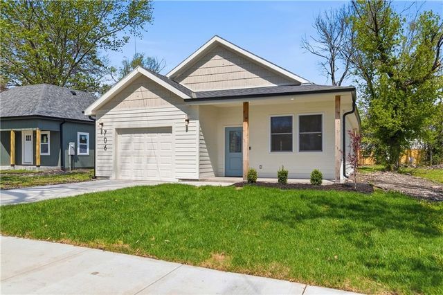 706 Pacific Avenue, Osawatomie, KS 66064