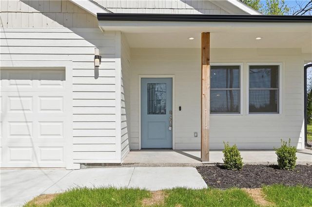 706 Pacific Avenue, Osawatomie, KS 66064