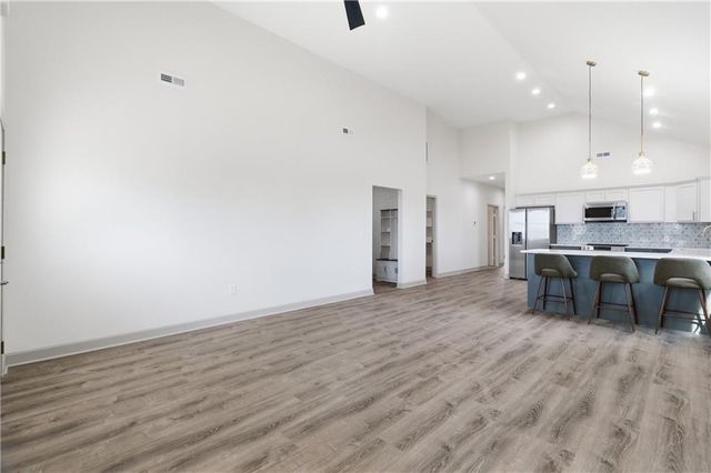 706 Pacific Avenue, Osawatomie, KS 66064